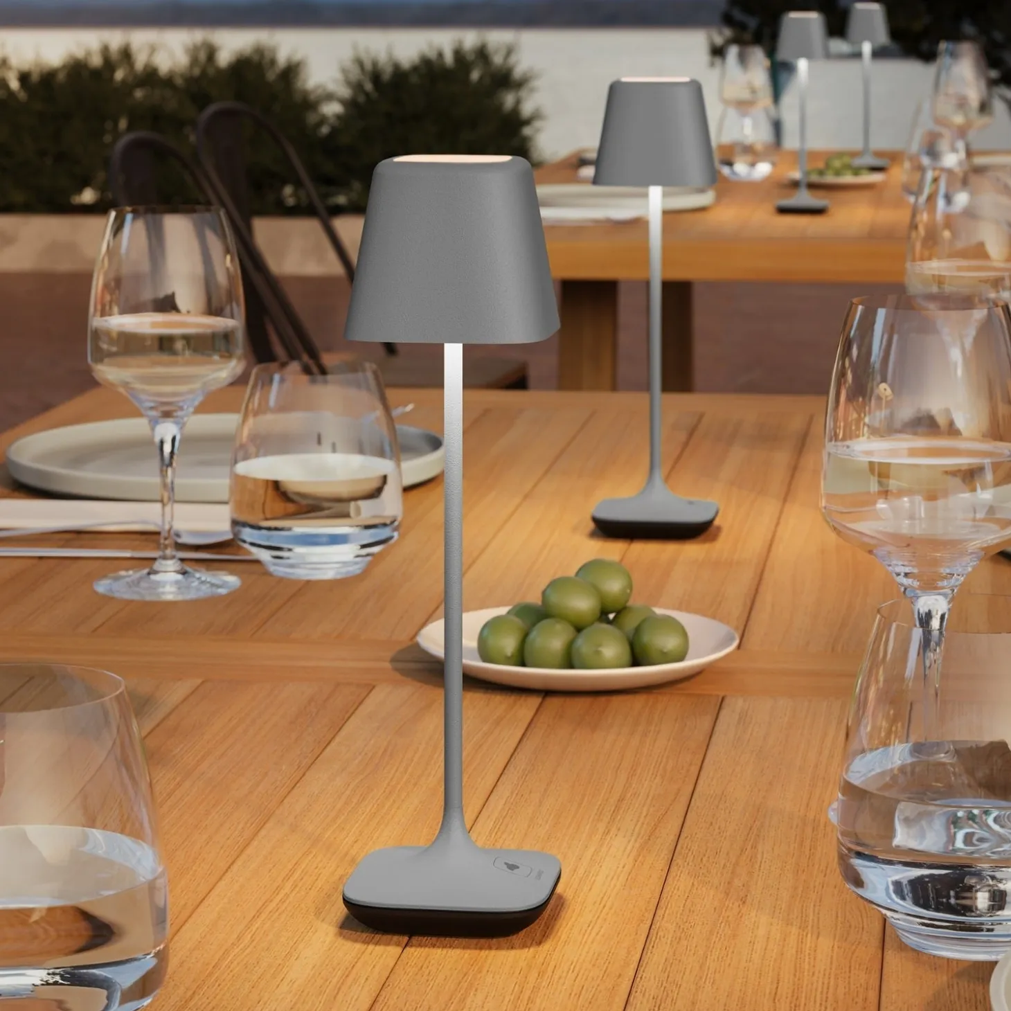 Akku-Tischleuchte CAPRI 25 cm grau